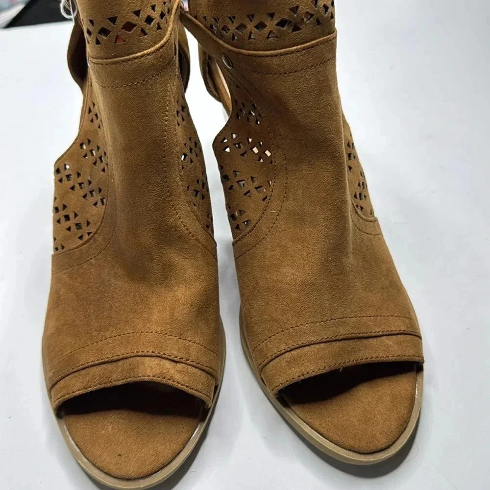 American Eagle size 11 platform sandals with block heels in tan - Picture 8 of 8